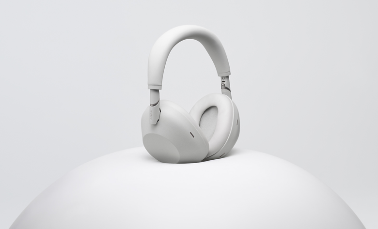 Close-up of WH-1000XM6 headphones' earcup with soft, cushioned padding.
