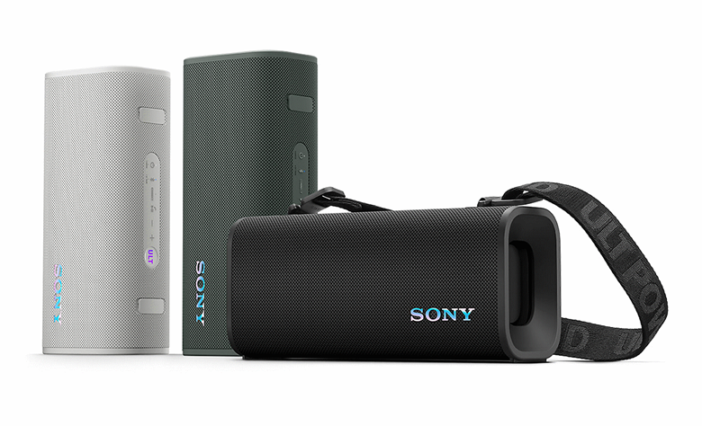 3 colour variations of the ULT FIELD 3 shown in a group with the black version showing the shoulder strap